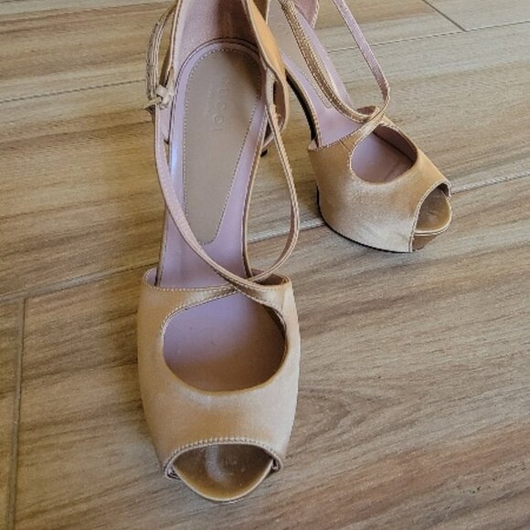 Gucci Beige Satin Strappy Peekaboo Stilettos Pump Shoes Eur. 36.5 - Picture 3 of 15